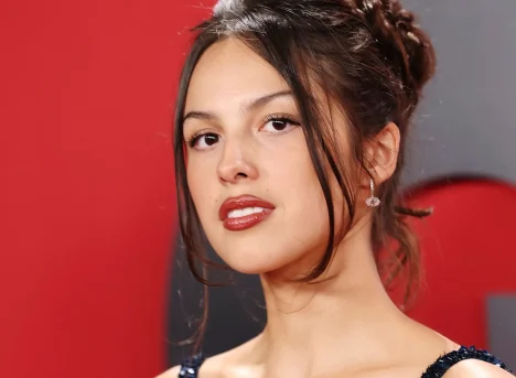 Olivia Rodrigo Covers The Magnetic Fields “Book Of Love”